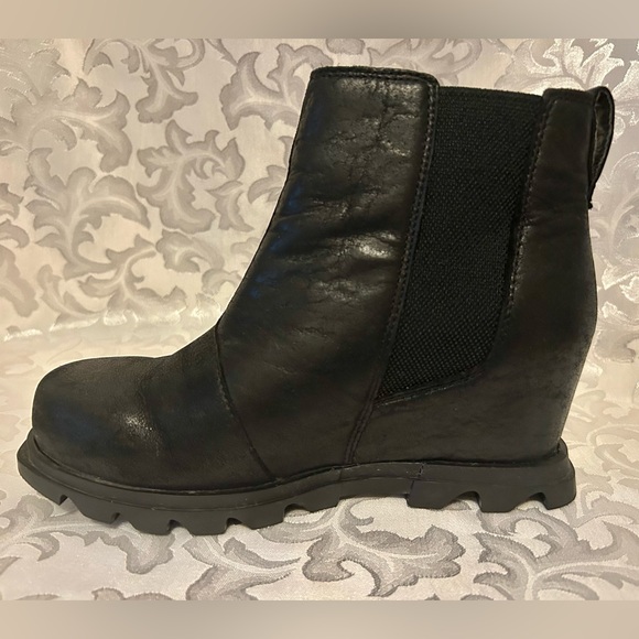 Sorel Joan Of Artic Wedge II Chelsea Boots, Size 8.5, Black - Picture 2 of 10